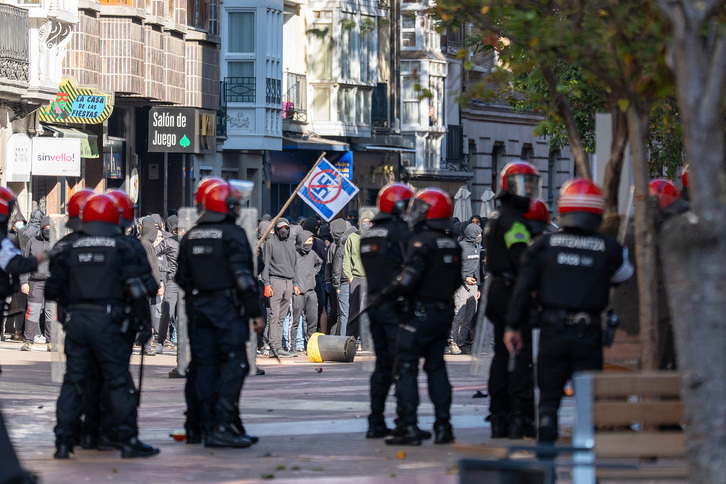 Bi zertzelada urriaren 12aren inguruko kontakizunaren batailari&nbsp;buruz