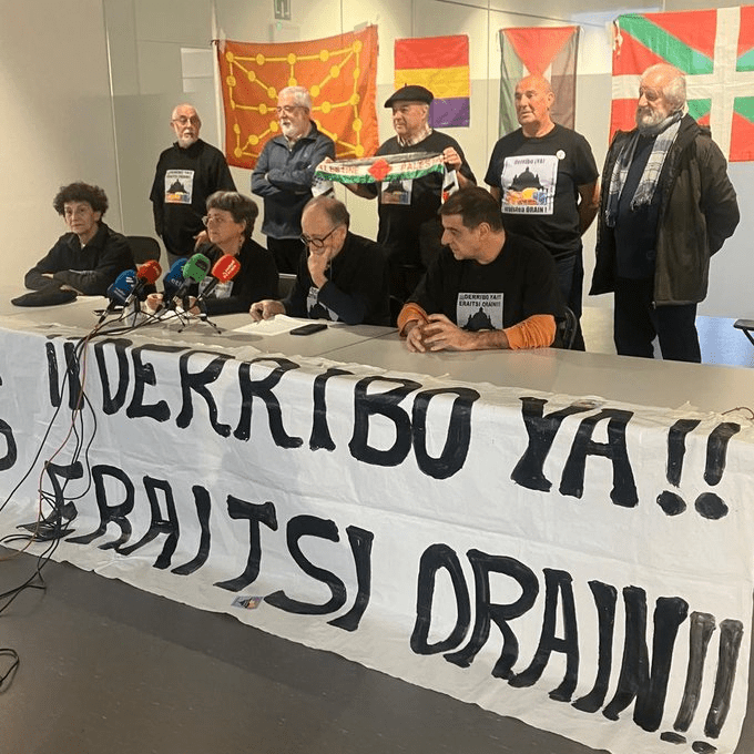 Iruñean elkarte memorialistek «Los Caídos» eraisteko debekuaren aurka jotzen dute epaitegietara eta oruberako ideien lehiaketa bat bultzatuko dute balizko eraispen baten&nbsp;ondoren