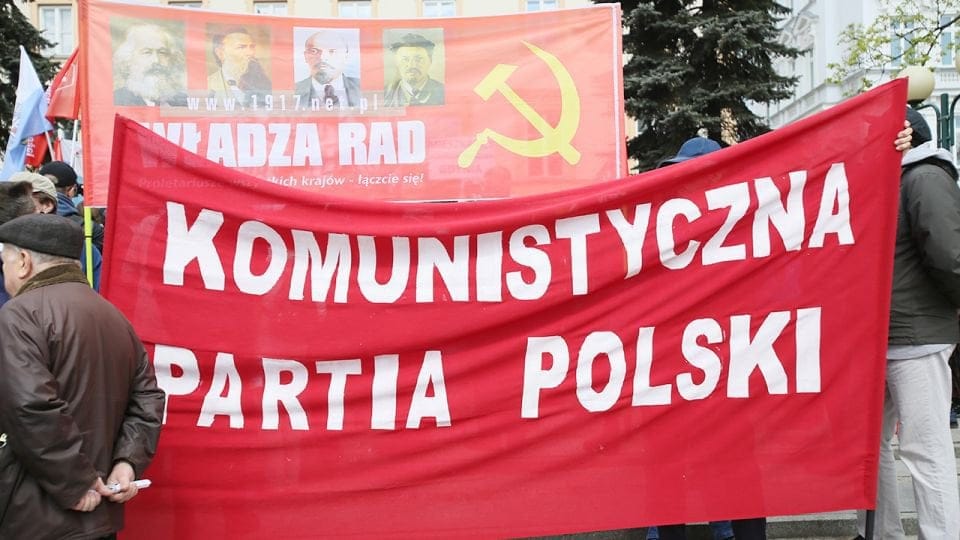 Polonia-ko gobernu eskuindarrak Alderdi Komunistaren (KPP) ilegalizazioa bultzatu du Konstituzio Auzitegiaren&nbsp;aurrean