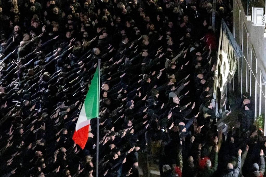 Cientos de (neo)fascistas de Casa Pound se reúnen en formación militar en Roma&nbsp;(Italia)
