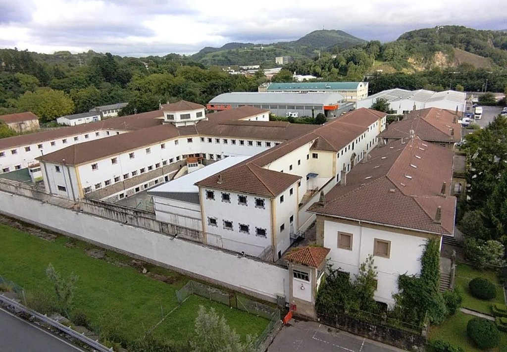 Errepresio frankistaren «adierazle nabarmena» izan zelako, Donostiako Martuteneko espetxea memoria gune izenda dezatela eskatu dute 24 elkarte eta erakunde&nbsp;memorialistak