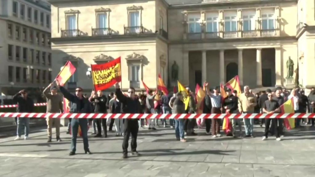 Gehienez 10.000 euroko isun posiblea Falange Española de las JONS-eri; lau urtetik gorako espetxe-zigor eskaerak antifaxistentzat
