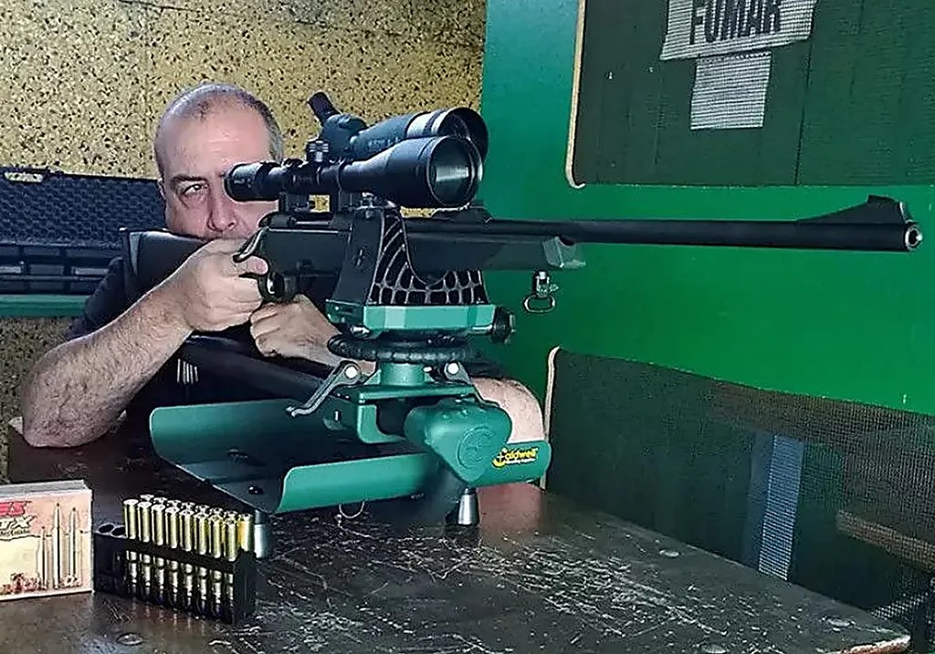 VOX alderdi (neo)faxistako bilbotar bat auzipetuta, alderdikideak Kantabrian legez kanpo zelatatzeagatik