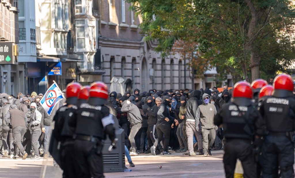 Aritz Ibarra antifaxistak epailearen aurrean deklaratu du, urriaren 12ko Gasteiz-ko gertakarien&nbsp;harira
