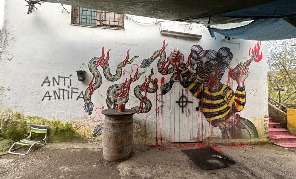 Irun-go (Gipuzkoa) Lakaxita gaztetxearen aurkako eraso faxistak salatu dituzte
eta erantzutera deitu dute larunbatean herriko Mosku&nbsp;enparantzan