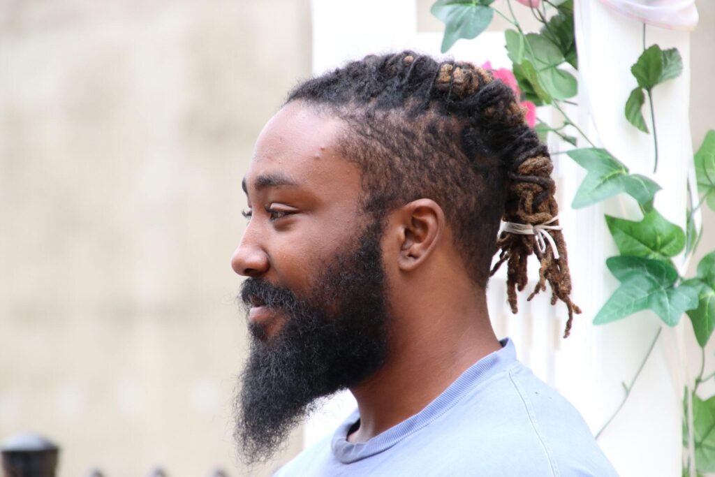 Malik Muhammad preso politiko antifaxista eta anarkista afro-palestinarraren desagerpena salatu dute Oregon-eko (AEB) kartzela batean.