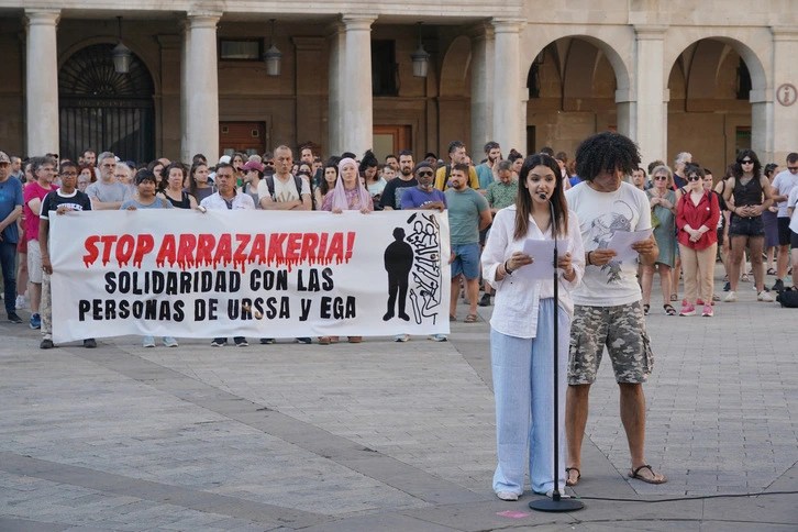 Poliziak URSSA eta EGA fabriketan egindako operazioa kalean salatu du Gasteiz&nbsp;Antiarrazistak