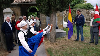 Larunbatean Altsasu-n (Nafarroa), 36ko Gerran faxistek fusilatu zituzten herriko hiru hautetsiri&nbsp;omenaldia
