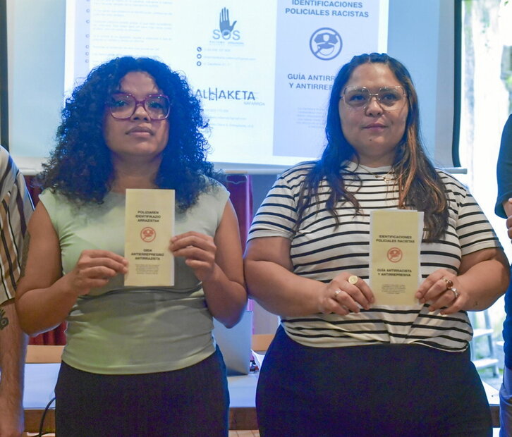 SOS Arrazakeria y Salhaketa publican una guía antirracista para hacer frente a la violencia y abusos policiales durante&nbsp;Sanfermines