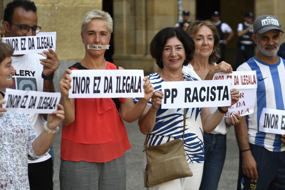 Partido Popularra (PP) eta LQNTCDD dibulgazio-kanalaren kudeatzaileak astero egon dira Donostia-ko afari solidarioei jazartzeko txandak&nbsp;egiten