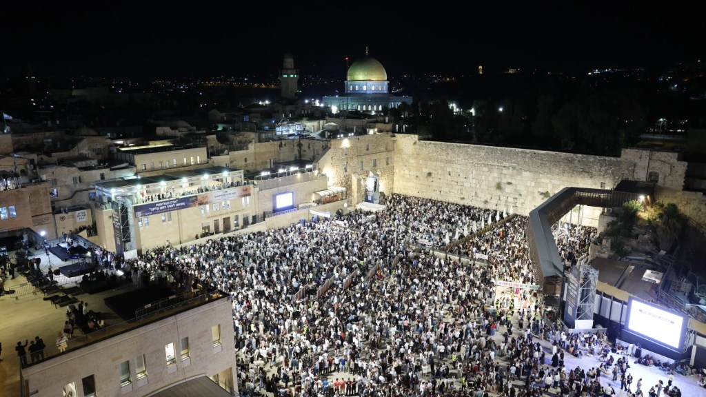 500 kolono sionista indarrez sartu dira Jerusalemgo Al-Aqsa&nbsp;meskitara