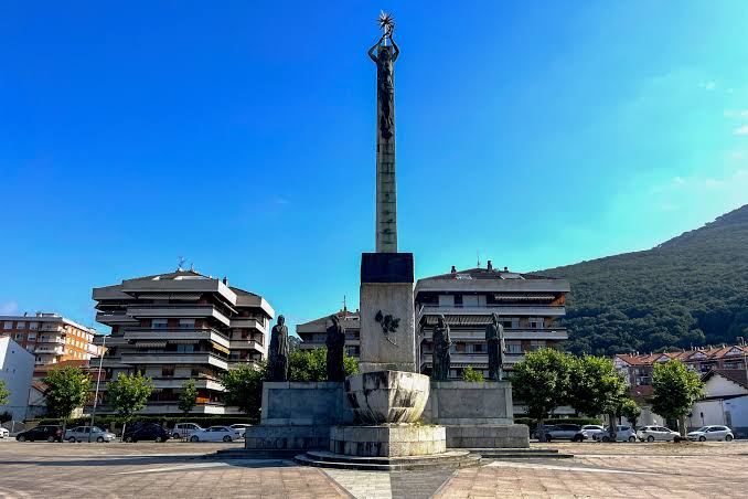 Gracias a la presión del movimiento memorialista de Cantabria el Ayuntamiento de Santoña tendrá que retirar de sus calles el monumento al criminal fascista Carrero&nbsp;Blanco