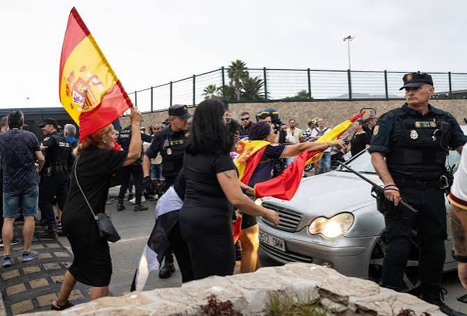 Eraso faxistak Ceuta-n Negu Gorriak euskal herri plataformako kideen&nbsp;aurka